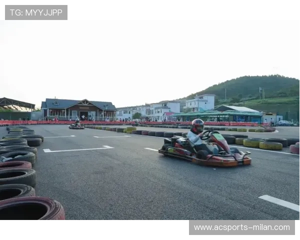 野外赛道突发天气，赛事组委会果断调整路线，野外赛车场地