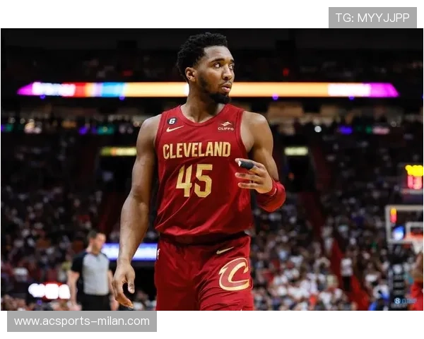 米切尔罚球稳定进账，骑士发挥冷静与实力