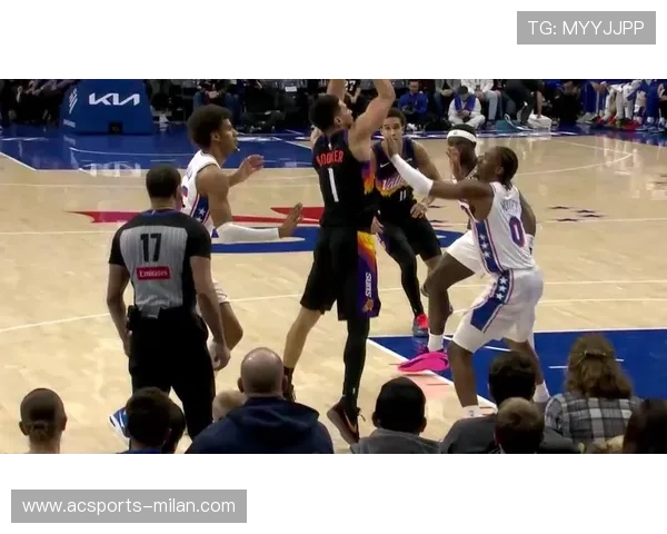 布克漂移跳投稳稳入网，太阳进攻再次发力