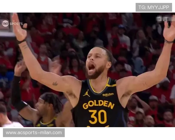 库里连环三分狂轰，勇士再度点燃看台